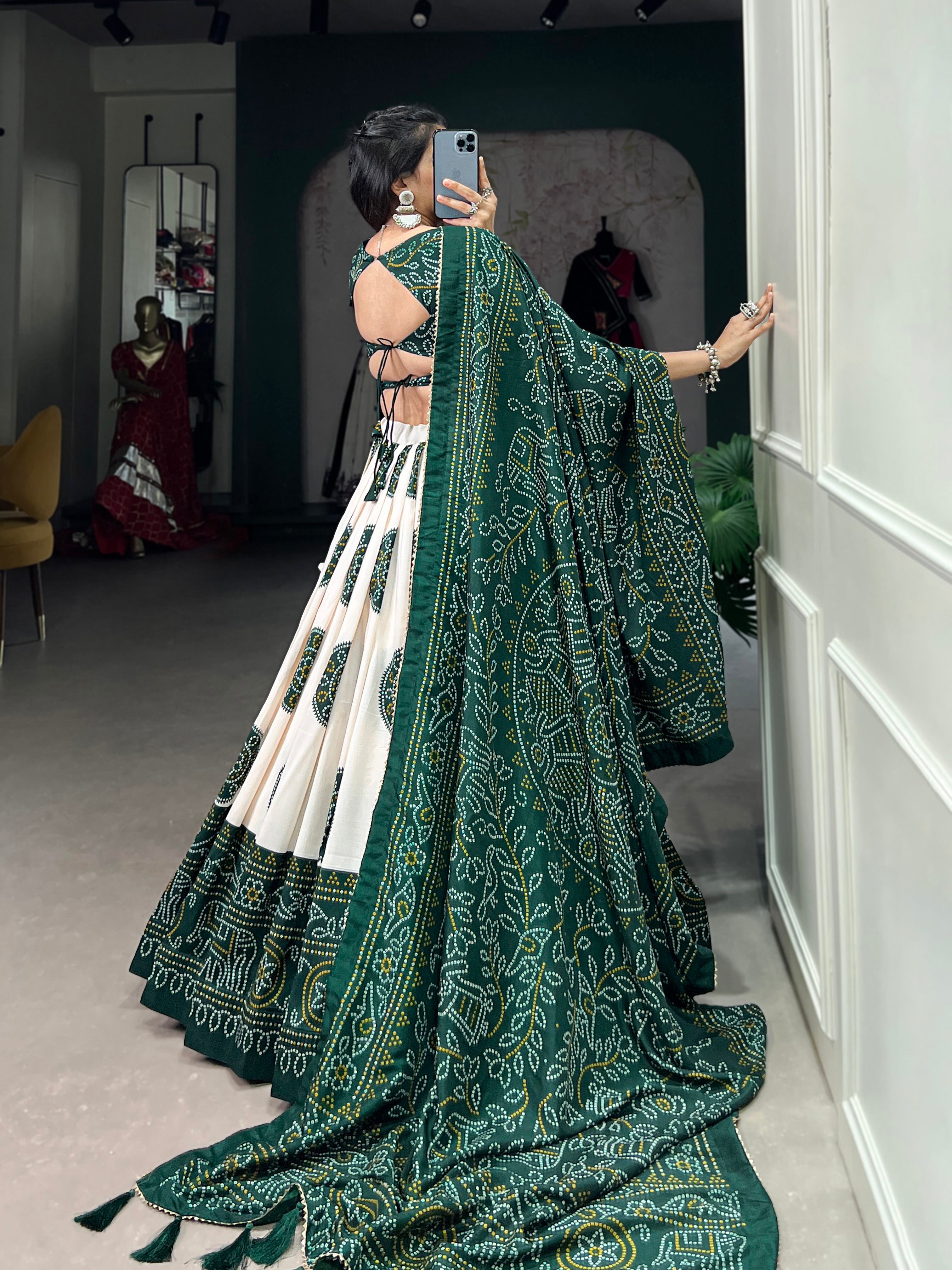 Aarohi Aura Lehenga