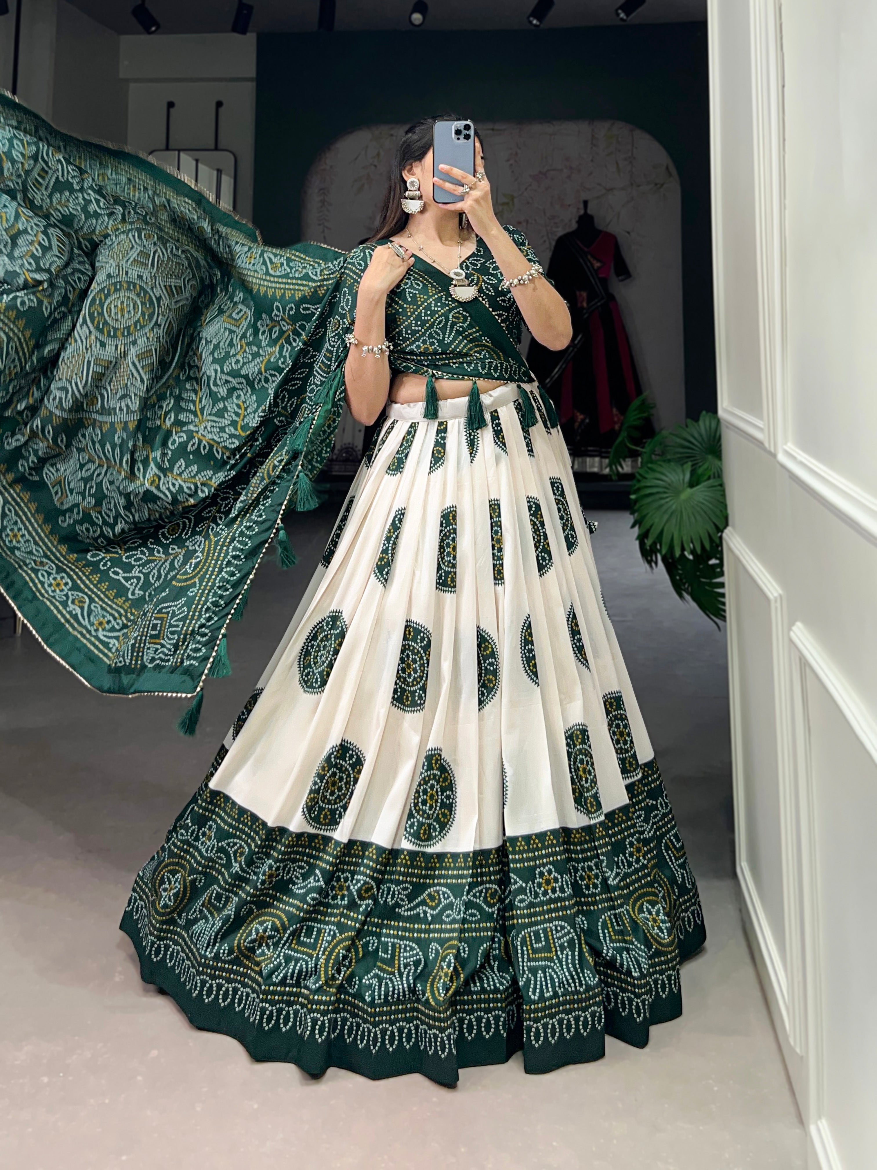 Aarohi Aura Lehenga